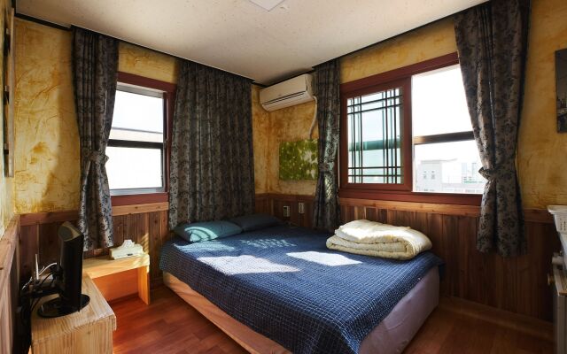Gudeok Guest House - Hostel
