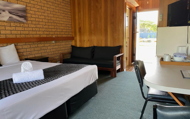 Lakeside Motel Waterfront