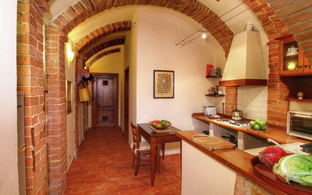 Boutique Cottage in Poggibonsi with Pool