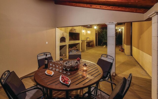 Stunning Home in Kastel Gomilica With Wifi and 4 Bedrooms