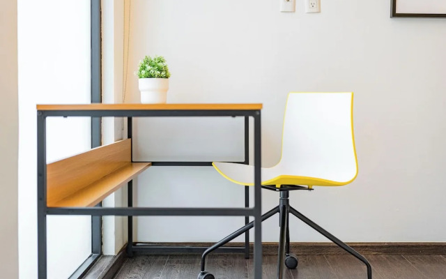 NEW Perfect Location with Free Parking