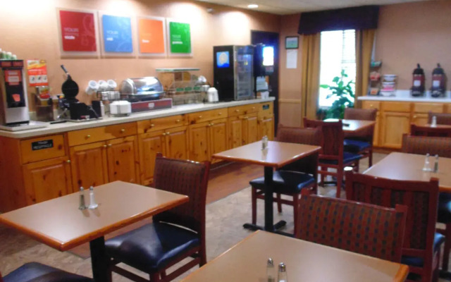 American Inn and Suites Houghton Lake