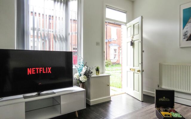 Tudors eSuites Historic Townhouse Birmingham with Garden