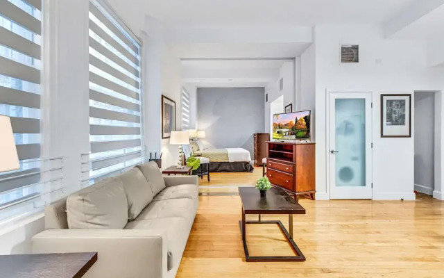 Stylish 2br/2ba At HWH by Oneluxstay