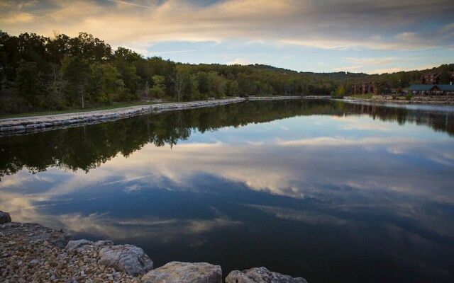 River's Creek 4 Bedroom Cabin by RedAwning