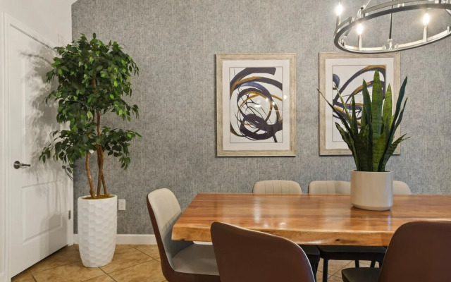 Disney themed, pool, close to parks!