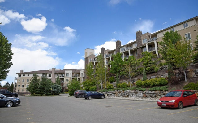 2312 Country Club Drive - 2 Bed + Den