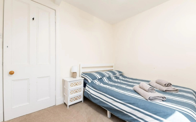 Seaview House - A Traditional Home by the Beach