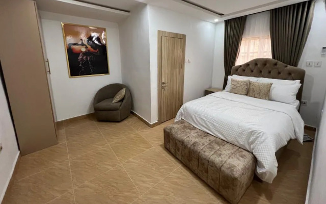 Thapunchline Apartments & Hotels