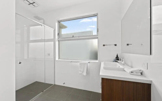 Meander ~ Dreamy Abode with Unrivaled Views