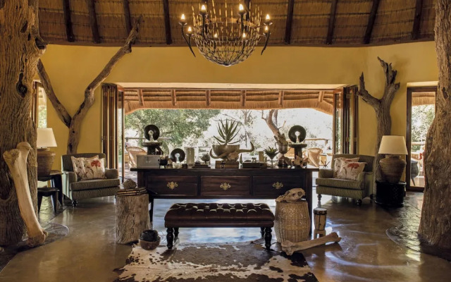 Tuningi Safari Lodge