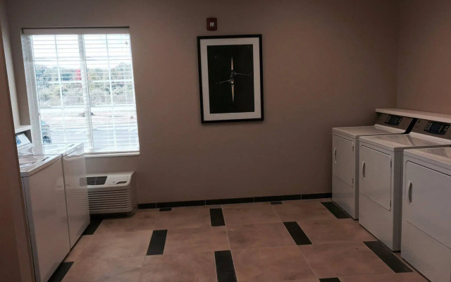 Candlewood Suites Youngstown W I-80 Niles Area by IHG