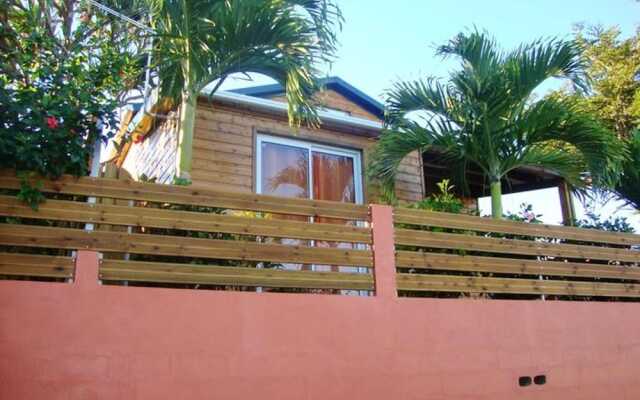 House With 2 Bedrooms in Saint Paul, With Wonderful sea View, Enclosed