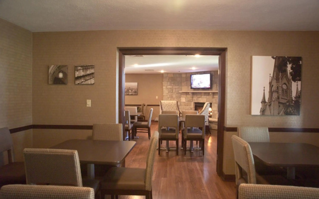 Ivy Court Inn & Suites