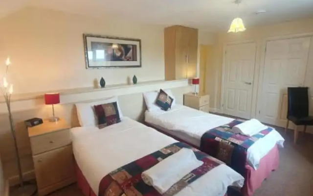 Hawk House - B&B