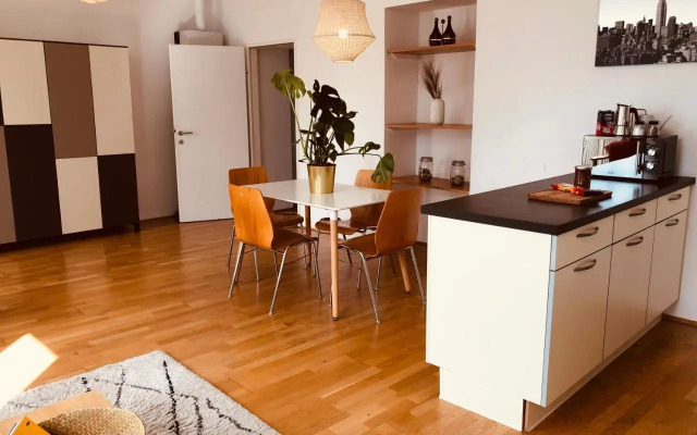 Helle 4 Zimmer Familien-Wohnung mit Balkon! Schloss Schönbrunn in Gehdistanz
