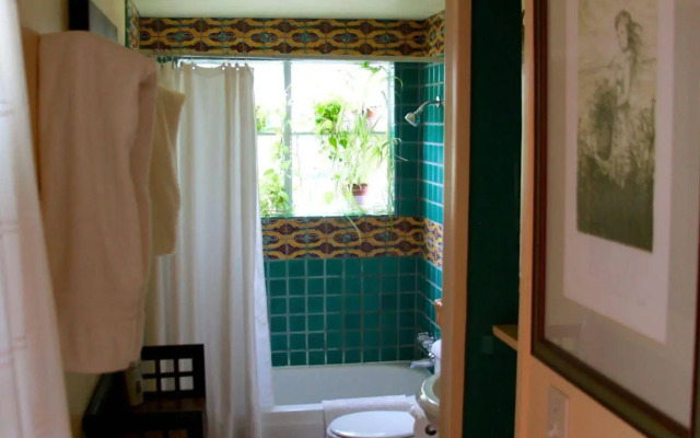 Azure Gate Bed And Breakfast