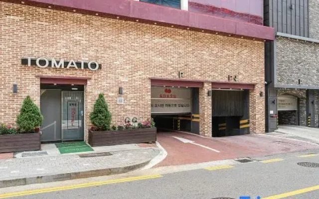 Tomato hotel