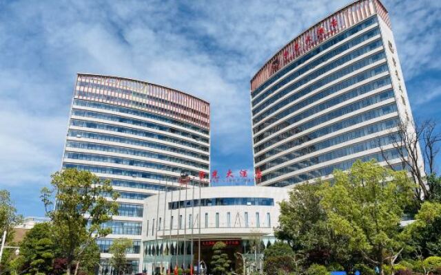 Zhaotong Purple Light Hotel