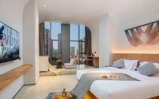 18 Degrees Smart Hotel(Kunming Vanke Charming City Guangwei Metro Station)