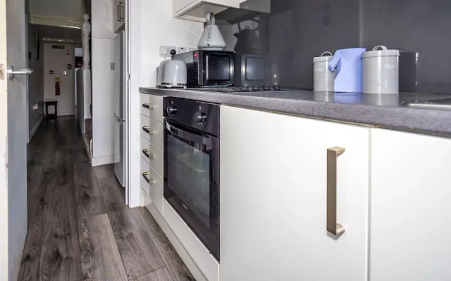 Ensuite6 Woodhouse private bath 2kitchen