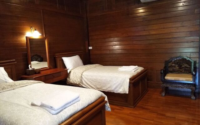Ruean Ploysrirung Boutique Resort