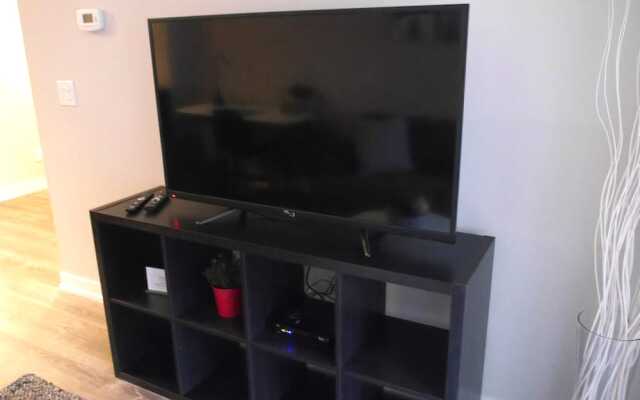Newly Decorated Large 1BR