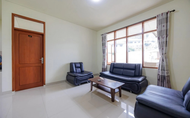 Urbanview Resort Villa Andy Tour Cisarua Puncak – Guest Rooms – Cisarua