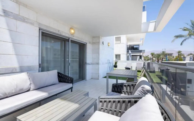 Pool side luxury suite at Royal Park-New Listing