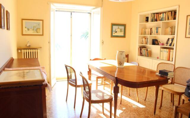 Bright apartment with a beautiful lagoon view.-Mura di Levante