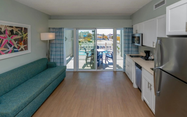 Commander Hotel & Suites