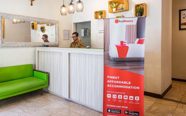 Bantal Guling Asia Afrika by RedDoorz