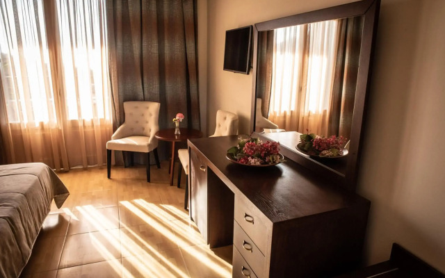 Alma Luxury Resort Hotel