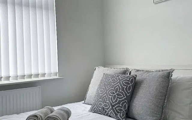 3 Bedroom House Near Liverpool Football Stadium