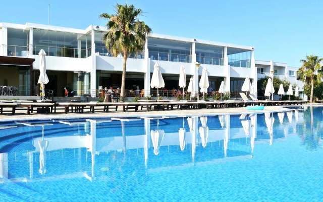 Theo Sunset Bay Hotel