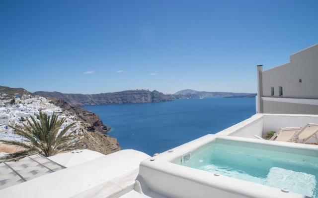 Oia Captain's Villa