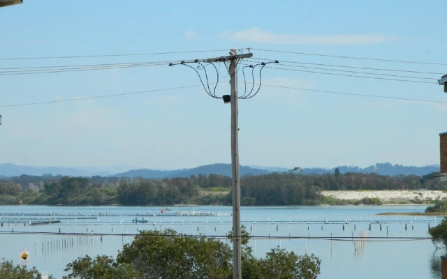 26 Wallis View - Opposite the Lake - 3 Bedroom Apartment