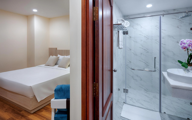 Happy Life Grand Hotel & Sky Bar