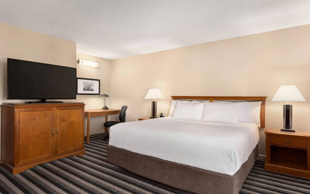 Baymont Inn by Wyndham Farmington