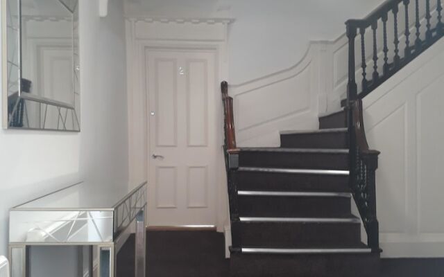 Lower Brook Mews