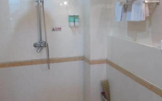 Qingdao Tianwei Huaqing Hotel