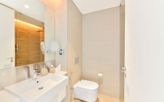 Luxury 2BR plus maids room in Bluewaters