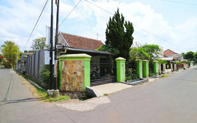 Rumah Larasati - Hostel