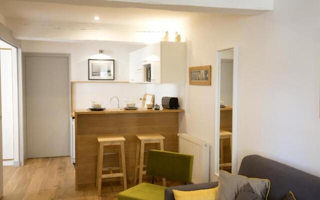 Centre Historique - Tour du Pin 2