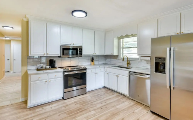 Lovely Montgomery Home ~ 7 Mi to Downtown!