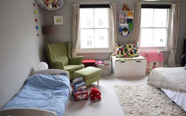 Beautiful 3 Floor Family Townhouse