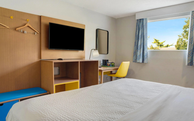 Days Inn by Wyndham Omaha/West Dodge