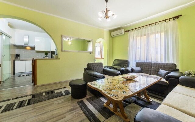 Stunning Home in Pula With Wifi and 2 Bedrooms