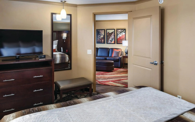 ClubHouse Hotel & Suites - Fargo