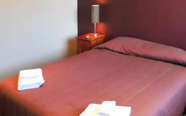 Woodbourne Tavern & Motel